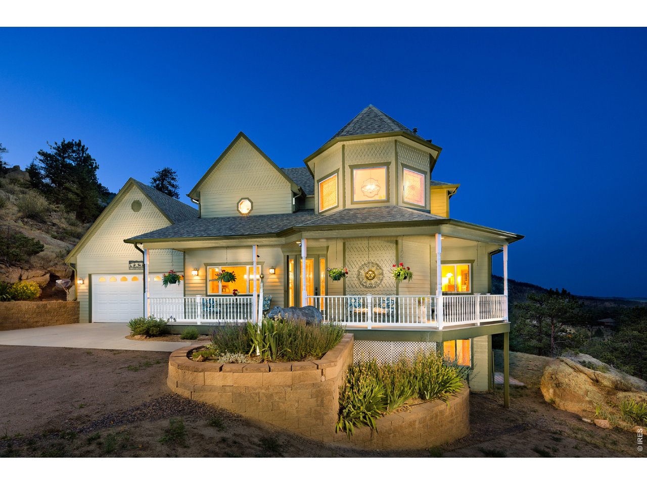 60 Chieftain Ct, Lyons, CO 80540